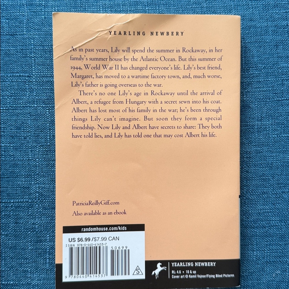 Lily's Crossing by Patricia Reilly Giff - Paperback - Picture 2 of 3